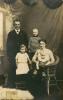 1916 Johannes, Hansine og børn (årstal anslået) 1916 Johannes, Hansine og børn (årstal anslået)